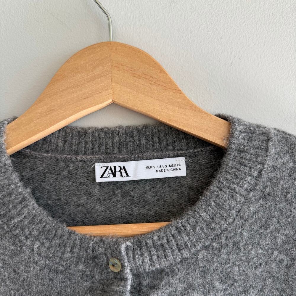 Zara Knit Button Front Crew Neck Ruffle Trim Cardigan Sweater Gray S - Picture 5 of 8